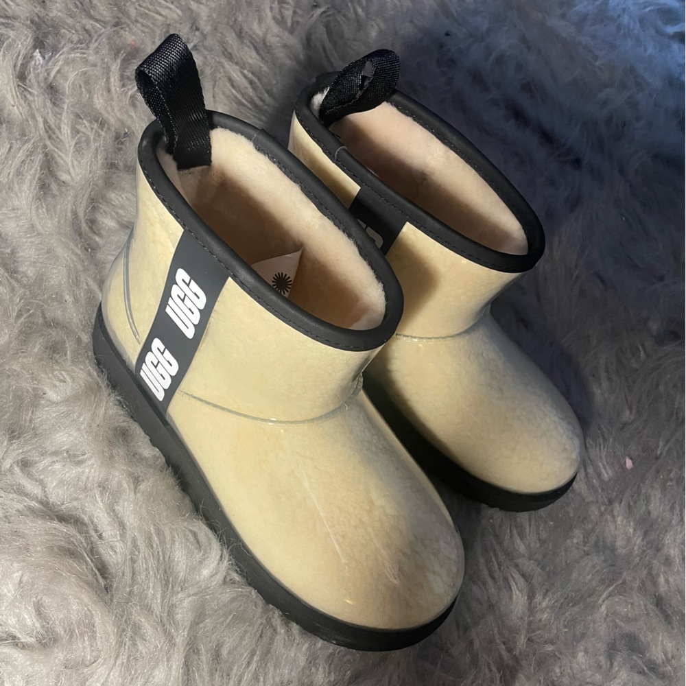 Beige ugg boots.